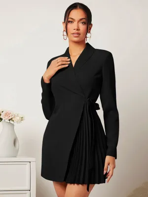 Cherry Vibes: Blazer de Cuello Esmoquin en