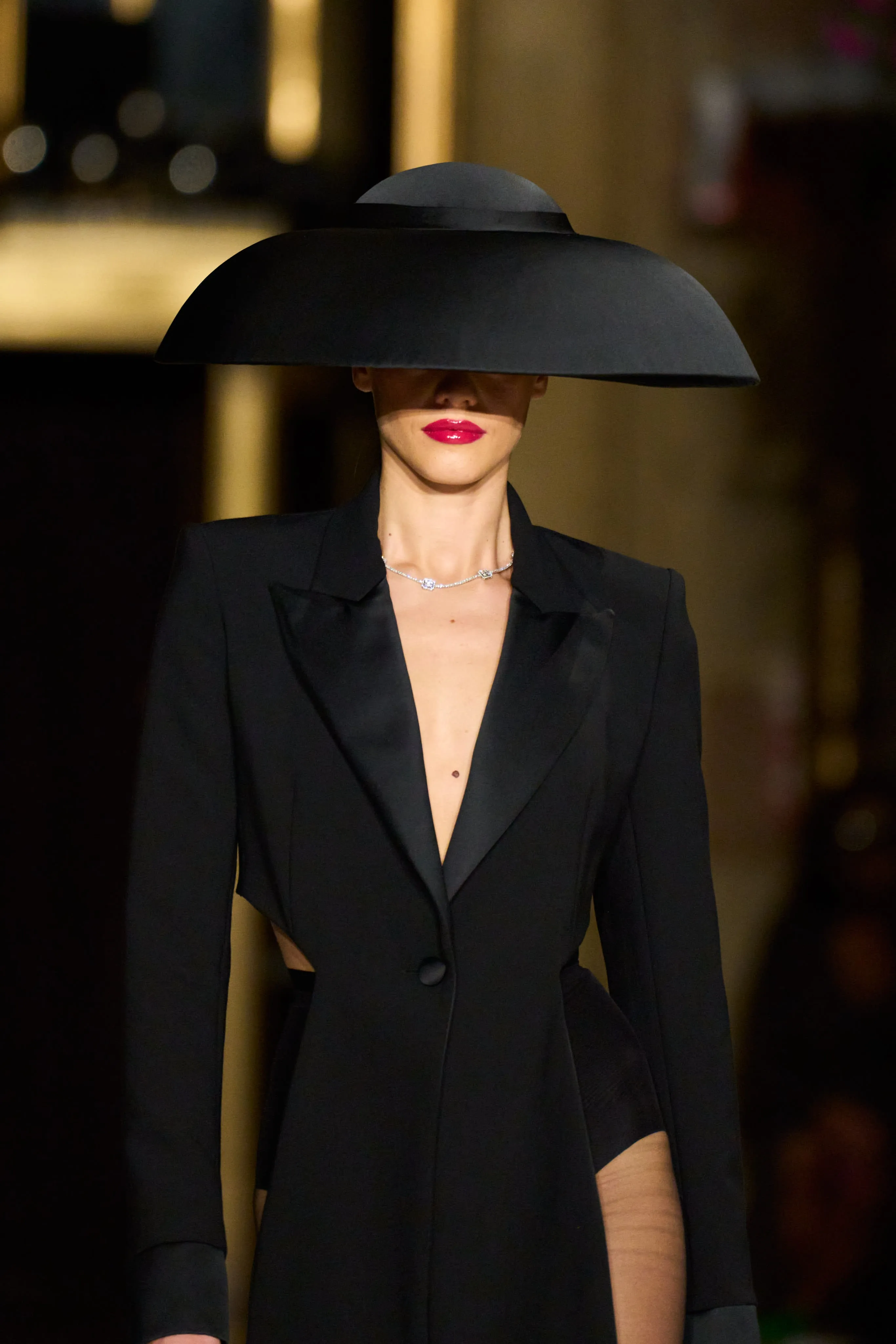 Exaggerated Lapel Cropped Blazer