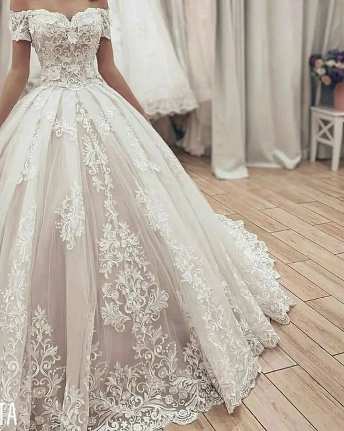 Gorgeous Lace Ball Gown Wedding Dresses Latest Sweetheart Off The Shoulder Appliques Lace Up Back Muslim Bride Wedding Gown
