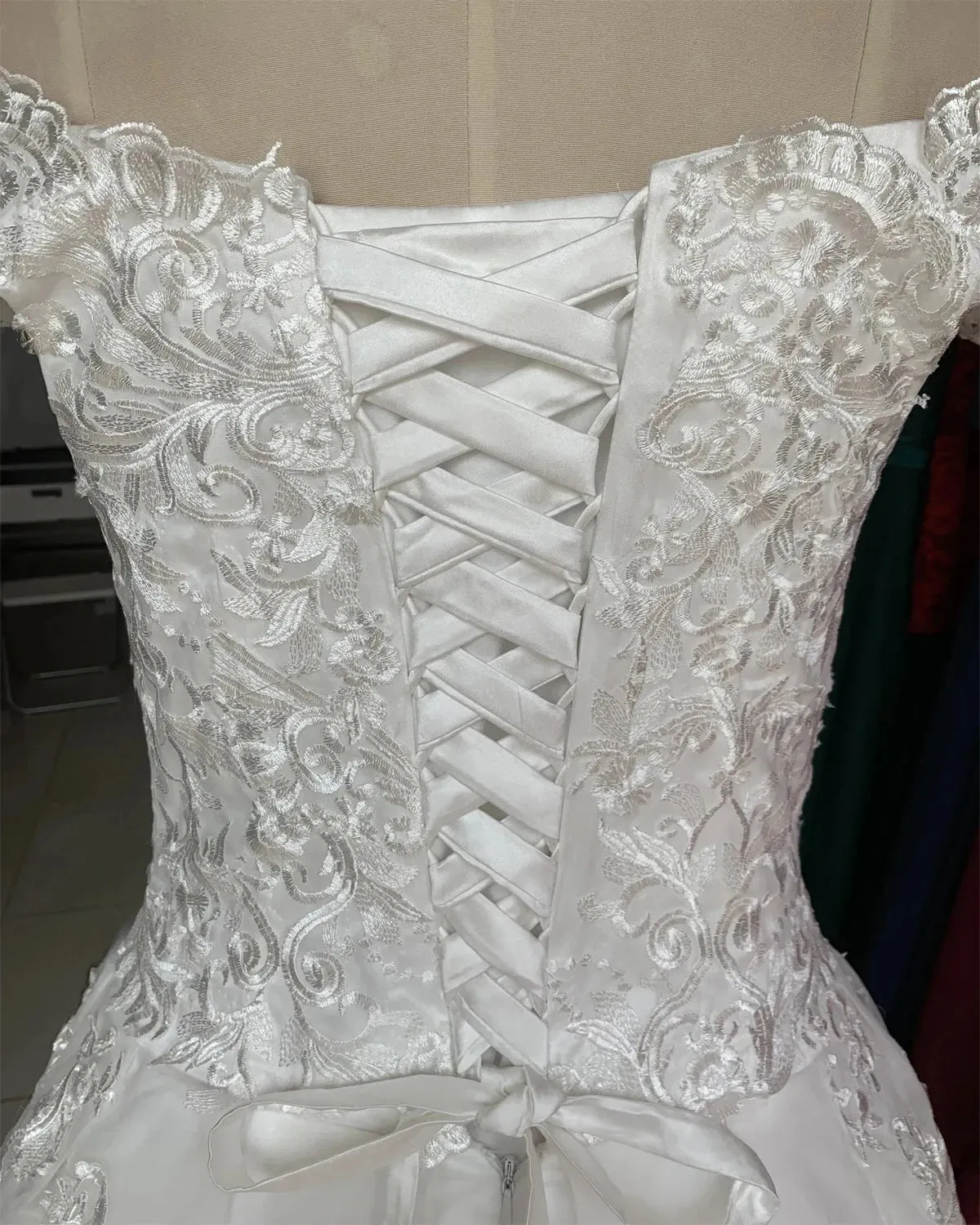 Gorgeous Lace Ball Gown Wedding Dresses Latest Sweetheart Off The Shoulder Appliques Lace Up Back Muslim Bride Wedding Gown