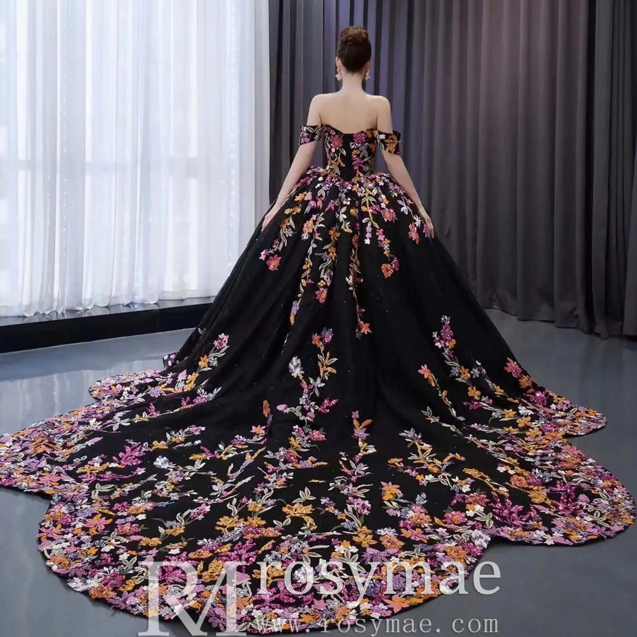 High-end Vintage Black Handmade Sequins Lace Quinceanera Dress