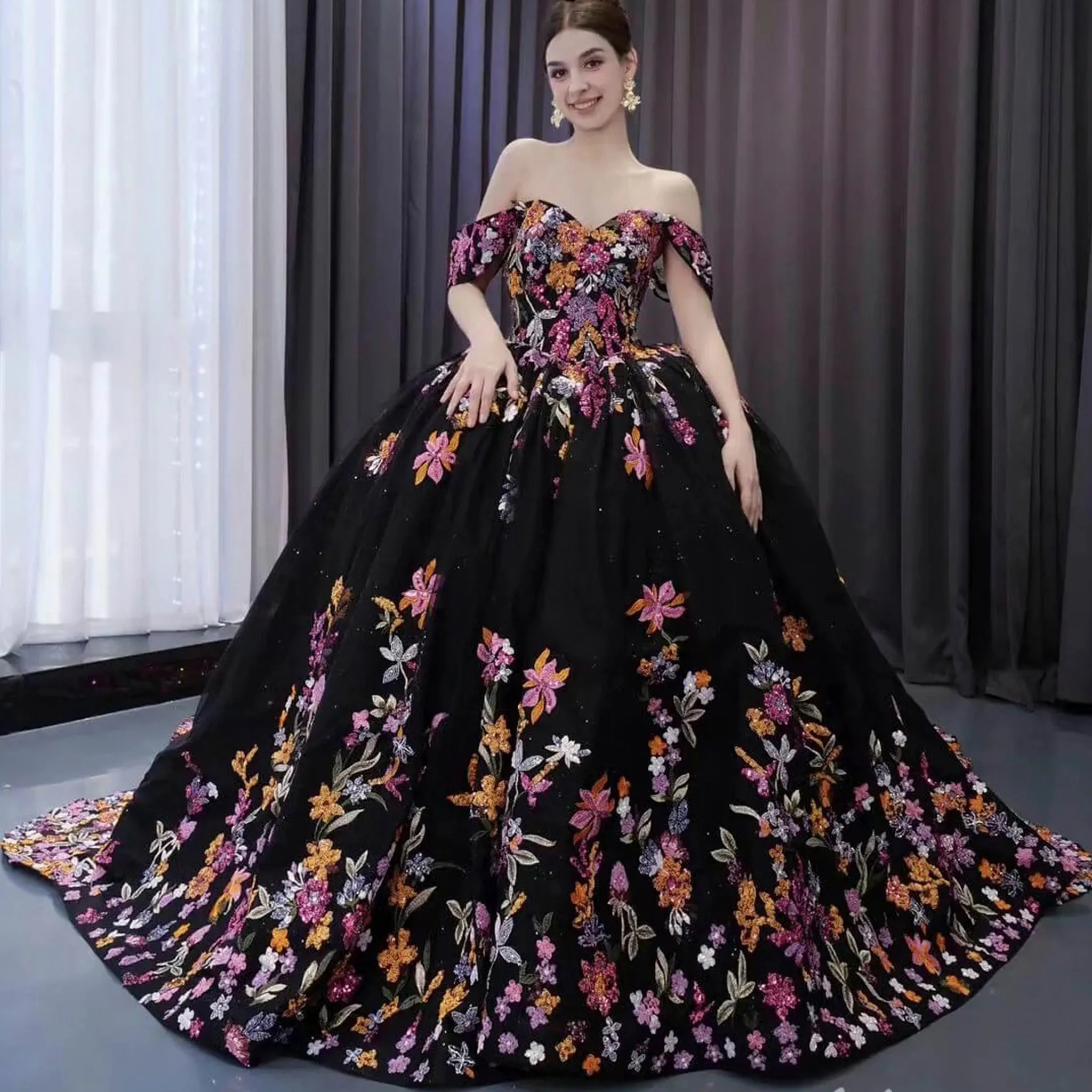 High-end Vintage Black Handmade Sequins Lace Quinceanera Dress