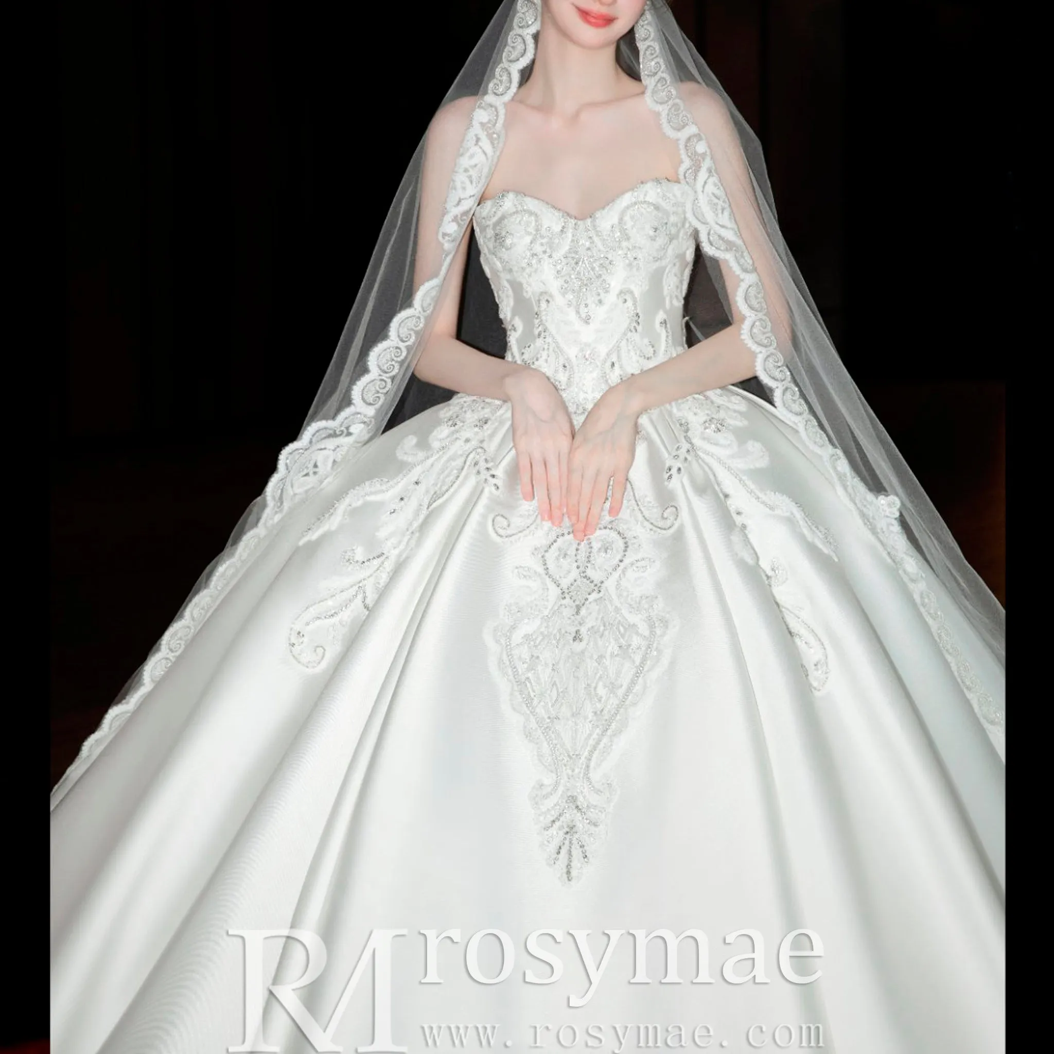 Luxury Satin Ball Gown Sweetheart Wedding Dress with Detachable Sleeve