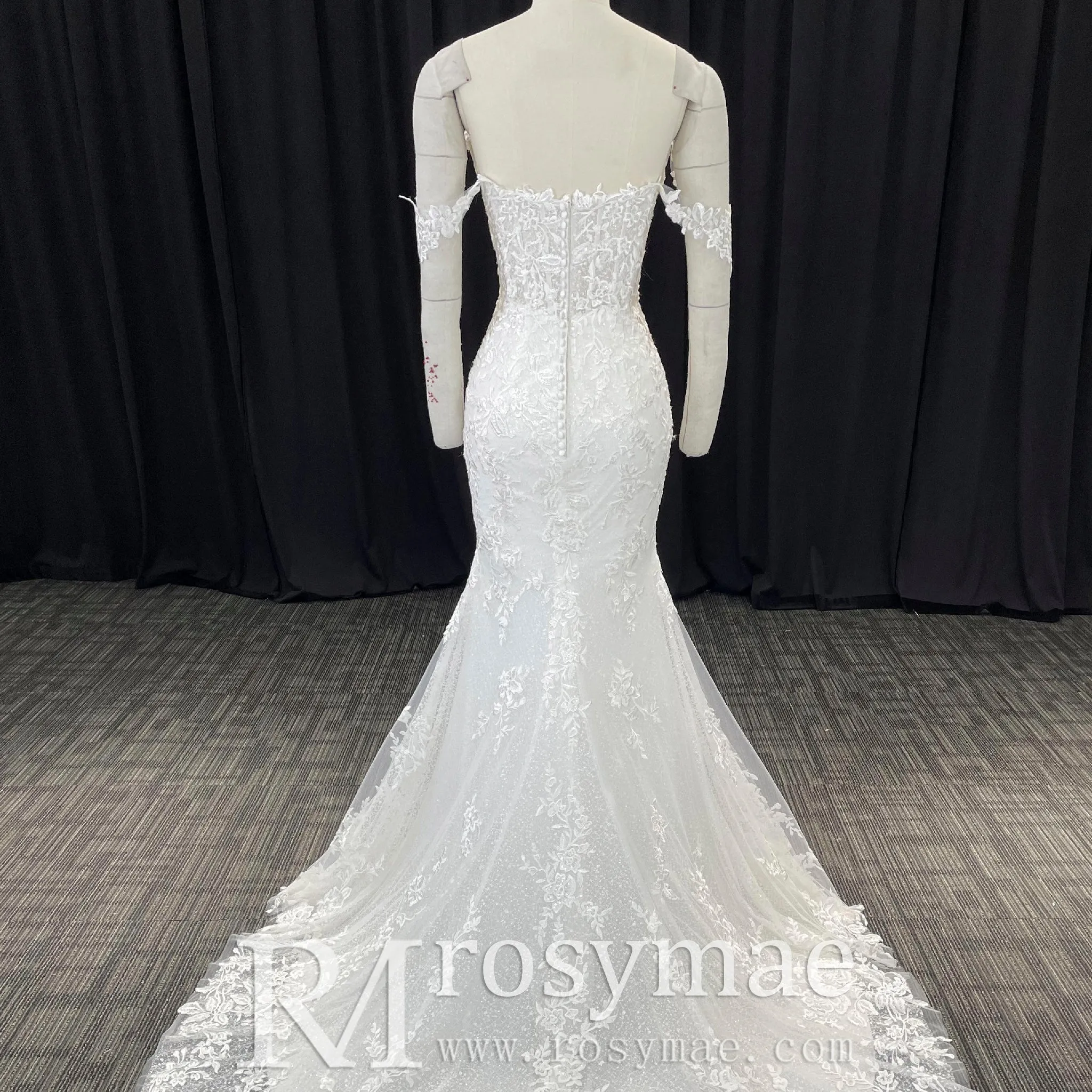 Off the Shoulder Lace Trumpet Wedding Dresses with Sweetheart Neck