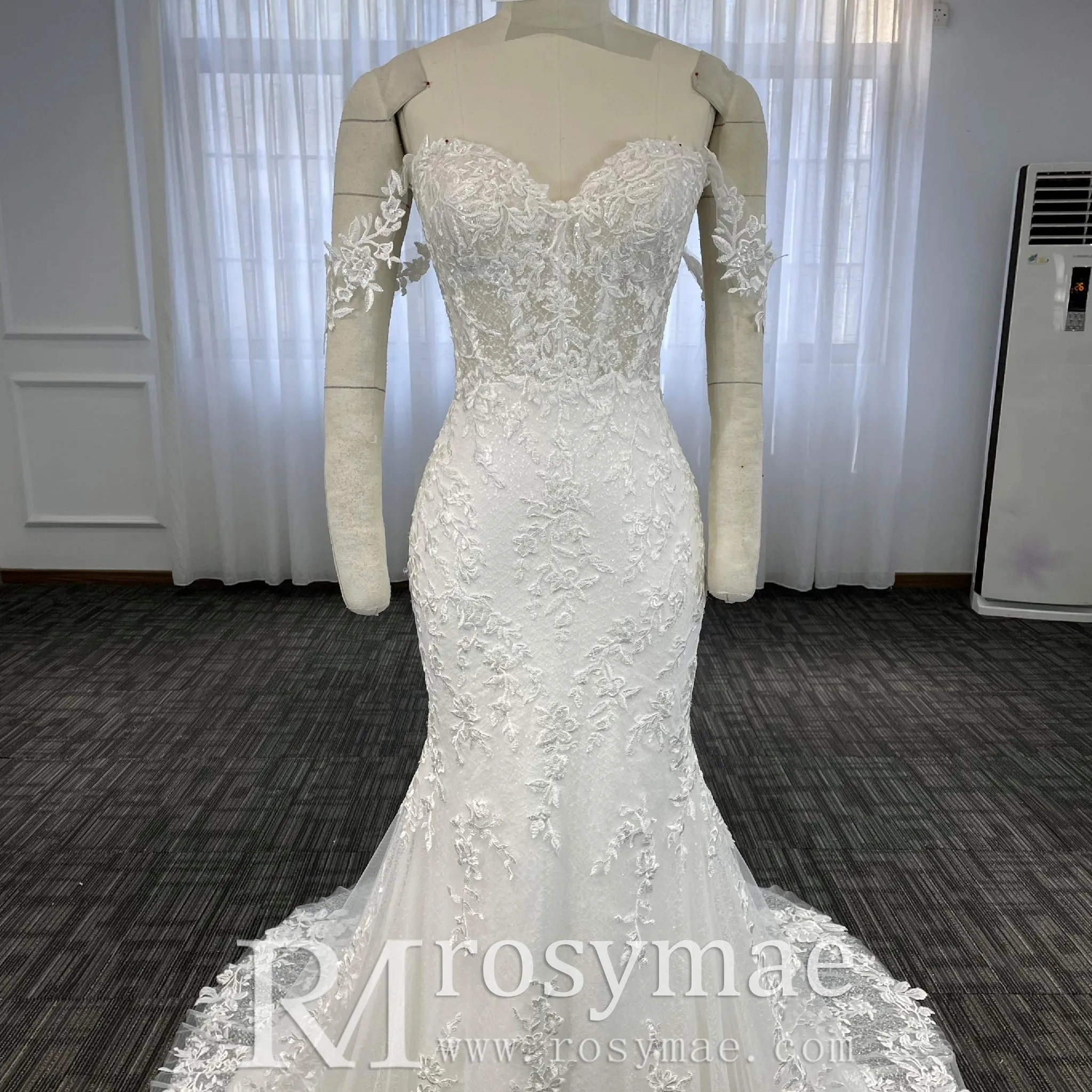 Off the Shoulder Lace Trumpet Wedding Dresses with Sweetheart Neck