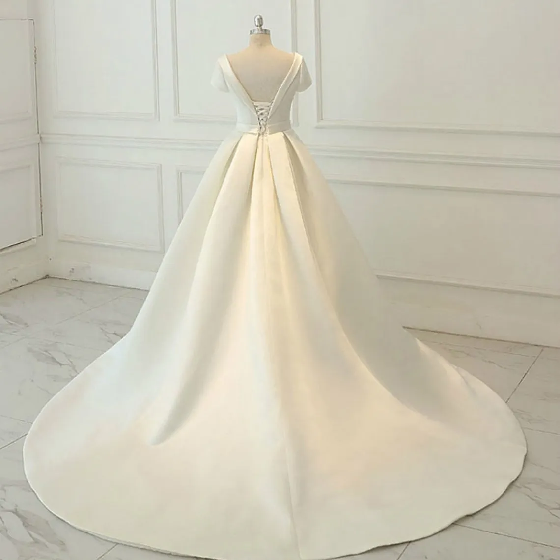 Retro Short Sleeves Ball Gown Wedding Dress AL3012
