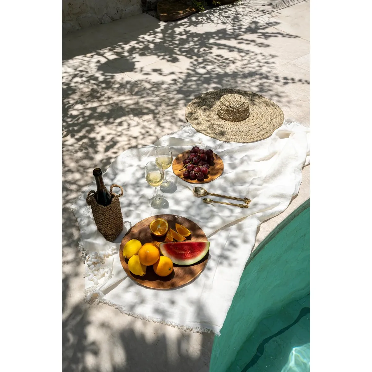 Rootz Linen Tablecloth - White Cover - Dining Linen - Luxurious Fabric - 150cm x 150cm x 1cm