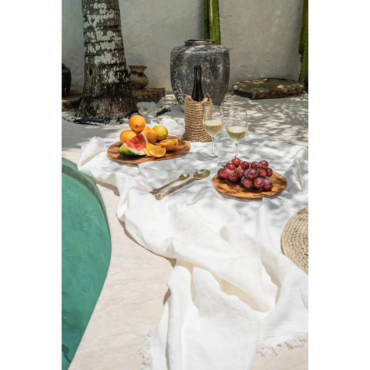Rootz Linen Tablecloth - White Cover - Dining Linen - Luxurious Fabric - 150cm x 150cm x 1cm
