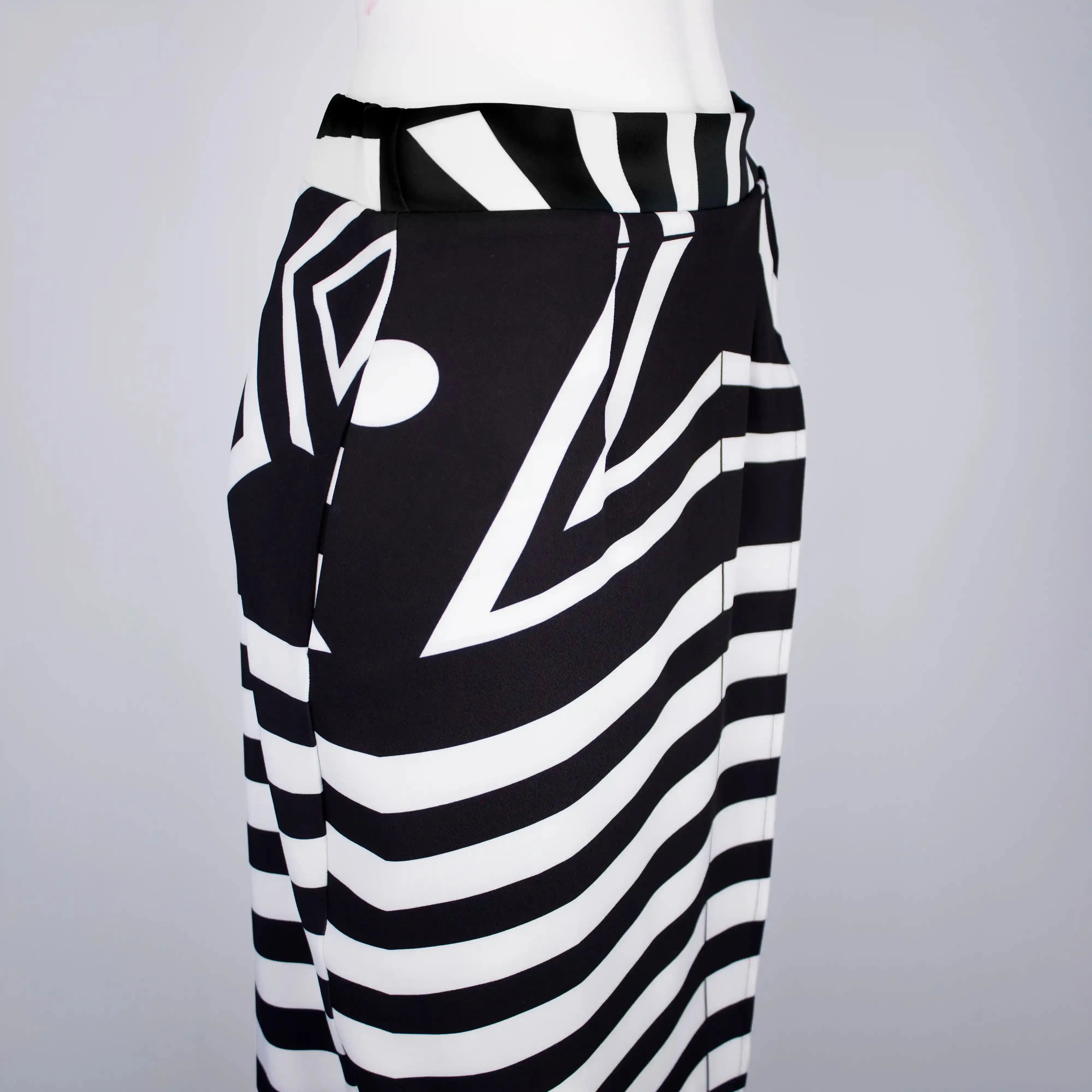 SABIRA Airforce Black & White