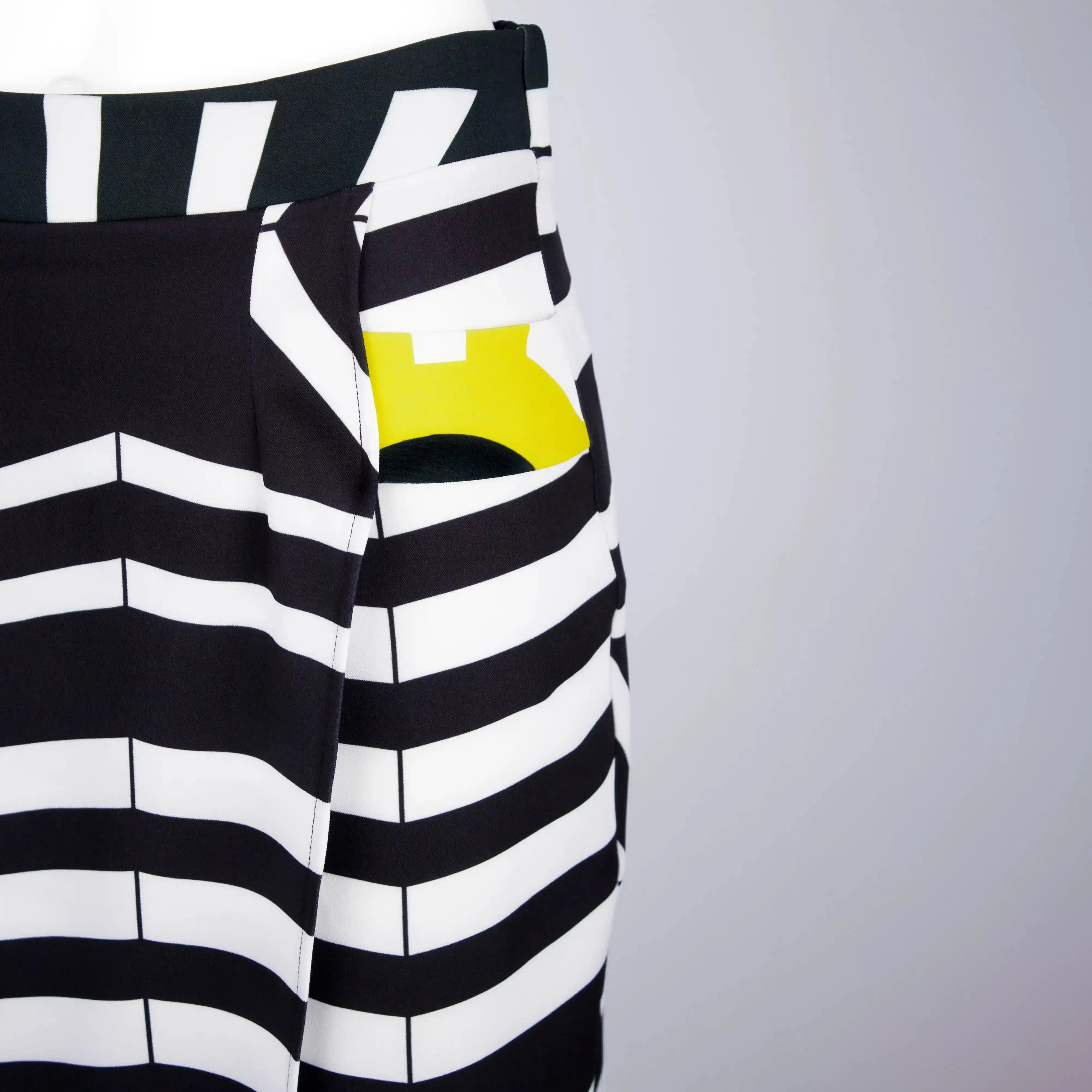 SABIRA Airforce Black & White