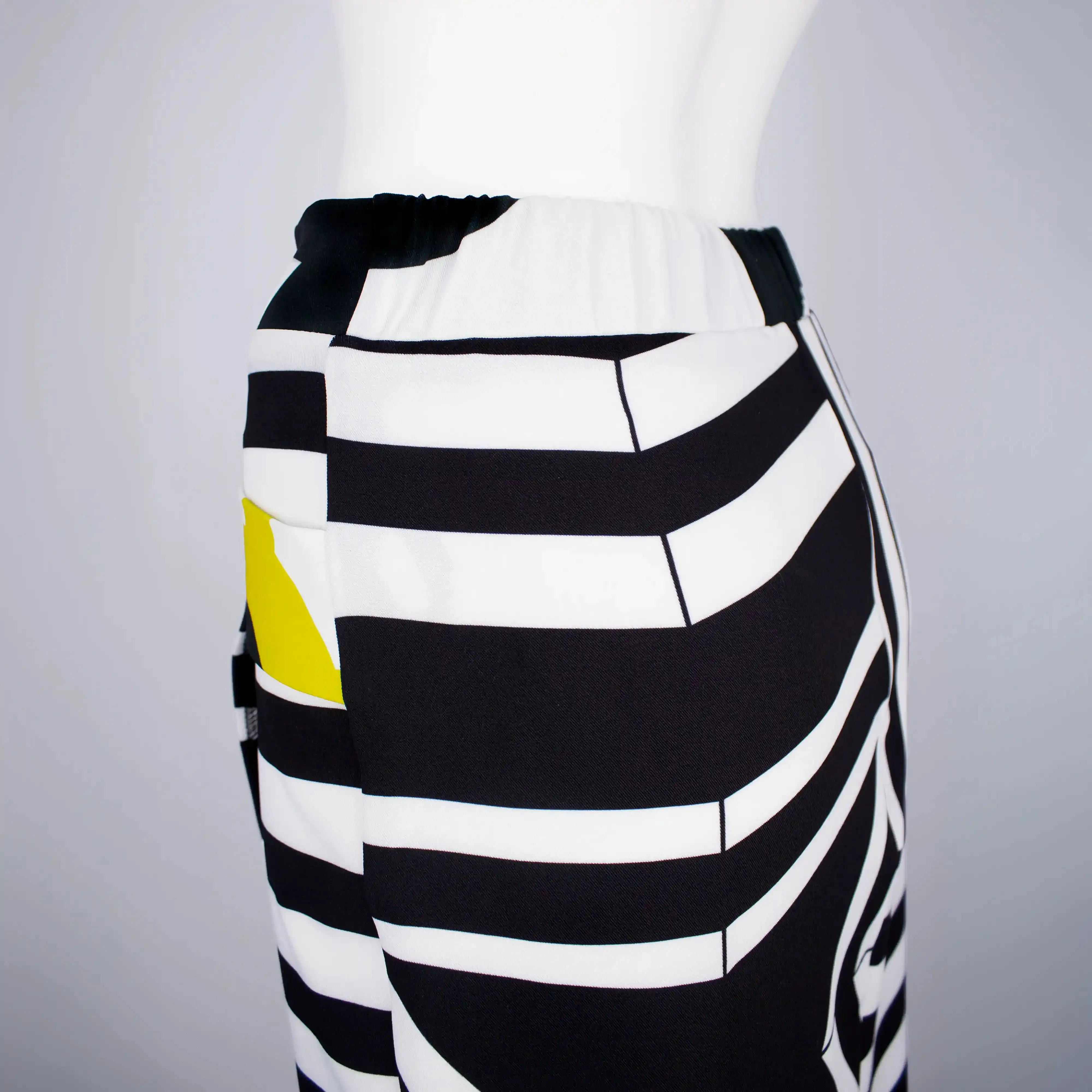 SABIRA Airforce Black & White